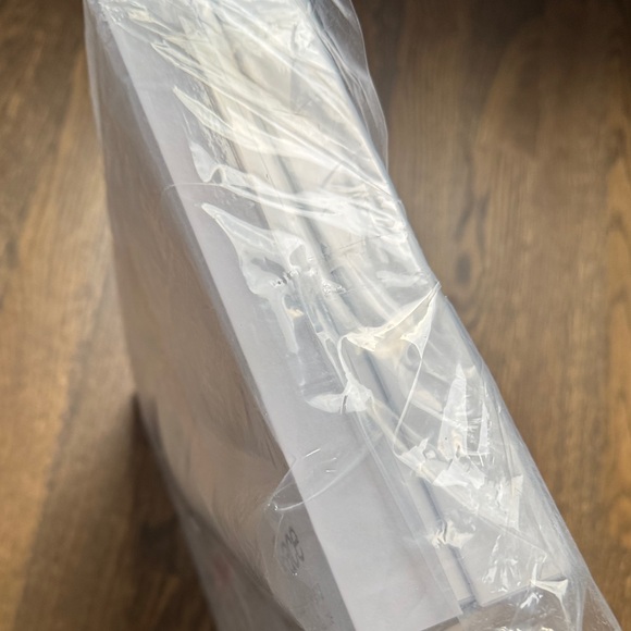 Omnilux face medical-grade LED Light Therapy Mask - Picture 6 of 10